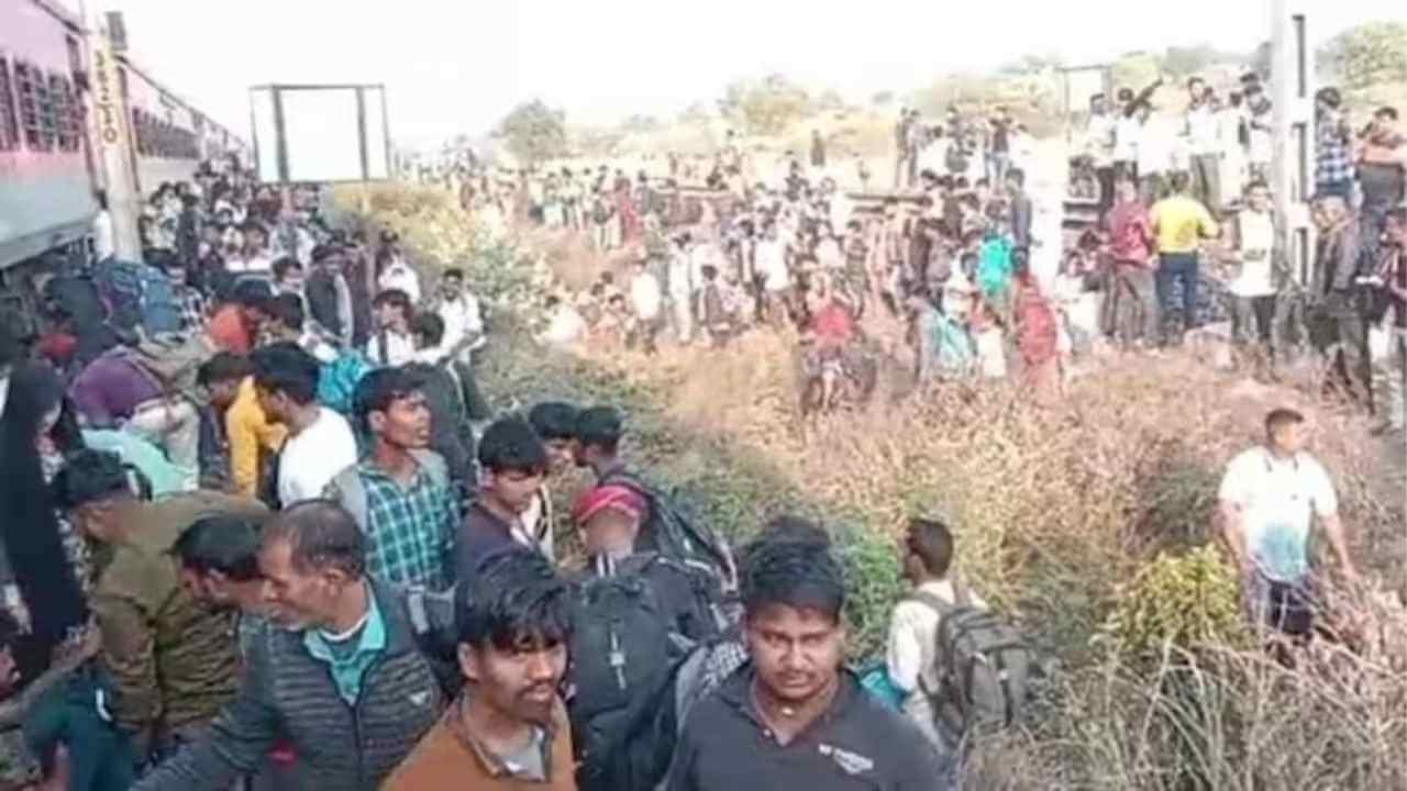 Jalgaon Train Accident chaiwala triggered the rumour that killed 13