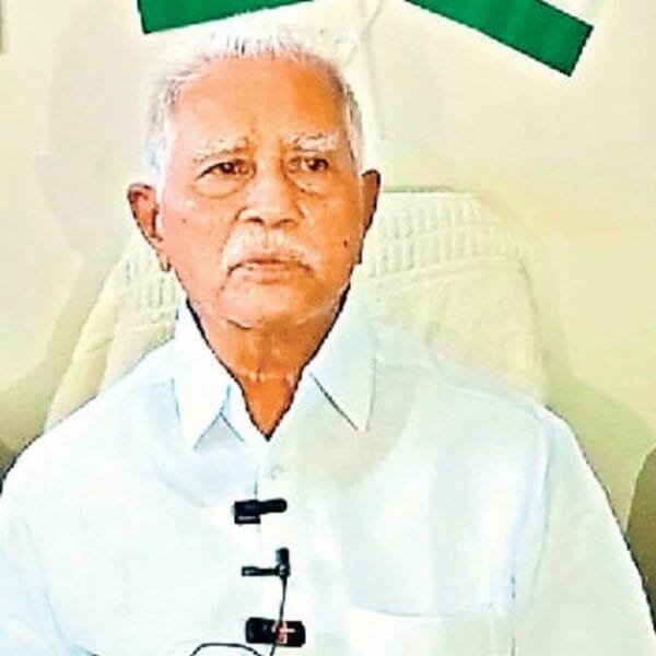 TDP Varadharajulu Reddy shocking comments on police department