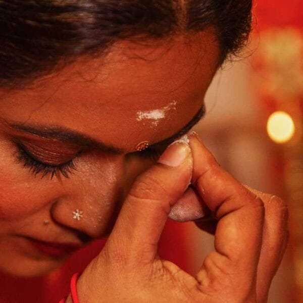 do not do these mistakes while applying tilak