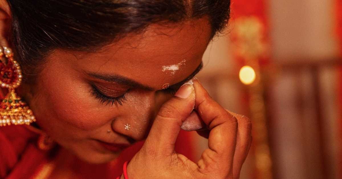 do not do these mistakes while applying tilak