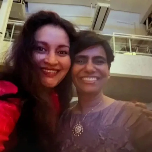 renu-desai-thanks-manjula-anagani-for-successful-surgery