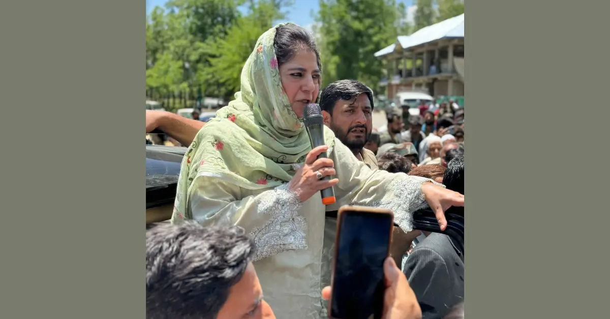 Mehbooba Mufti addressing a crowd