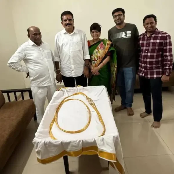 Niloufer cafe owner babu rao donates golden yagnopaveetham to Tirumala balaji