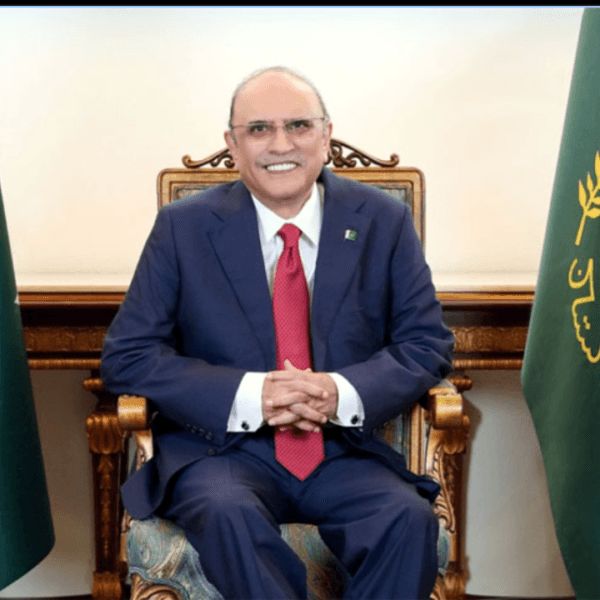 Pakistan President asif ali zardari over confidence statement on india