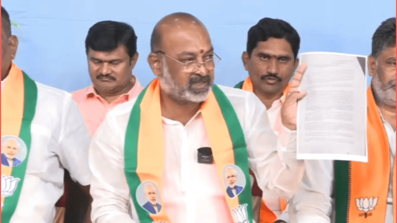 Bandi Sanjay sensational comments on KCR Kavitha