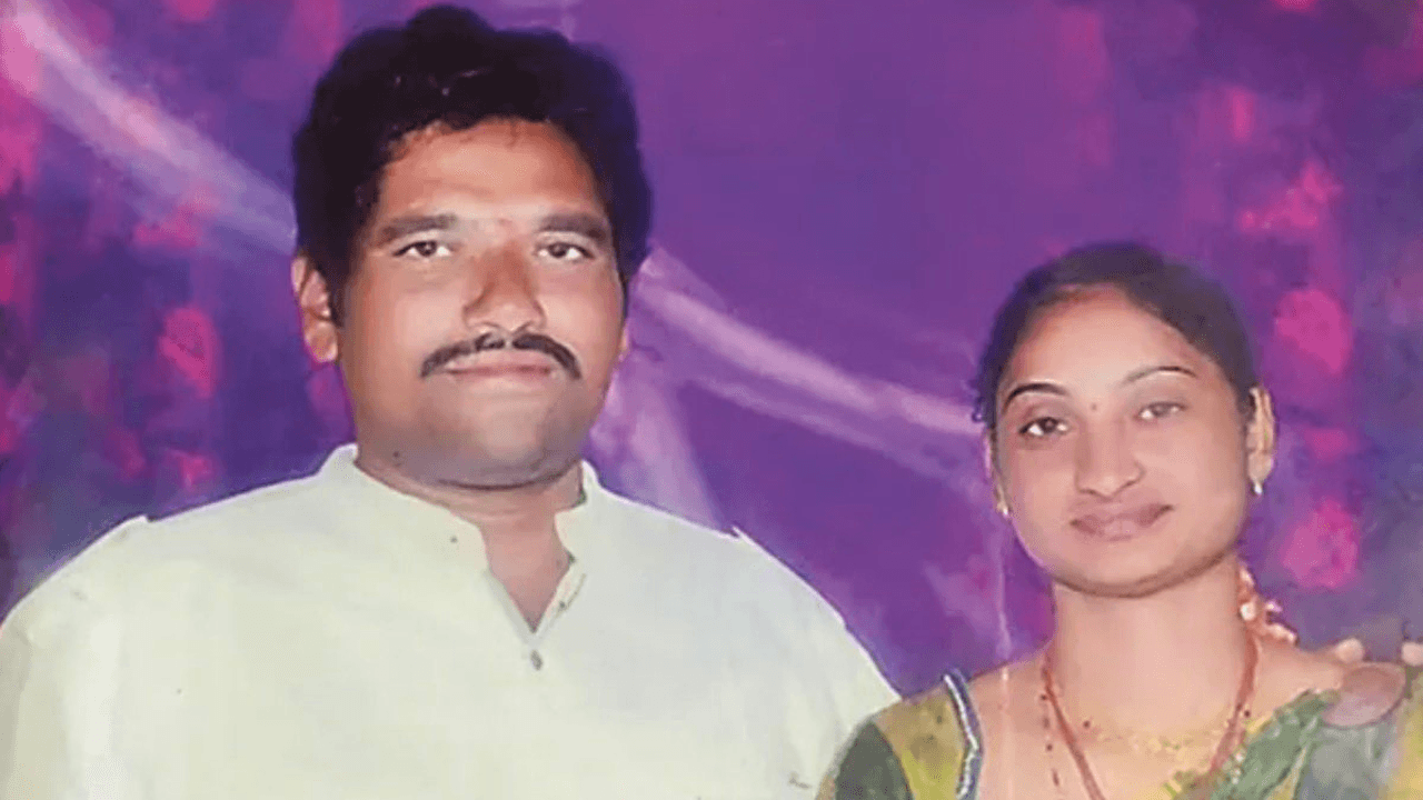 Guntur woman kills husband and watches porn beside his body