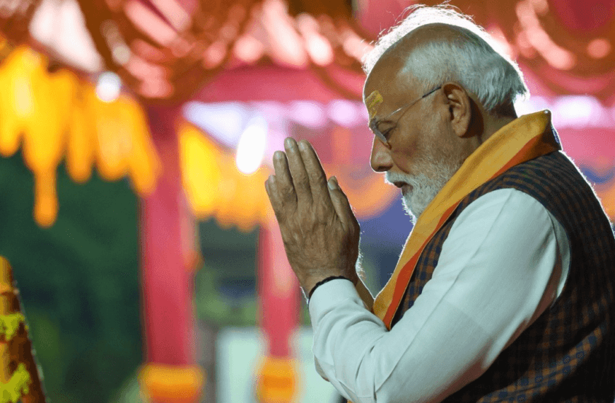 Narendra Modi enter his new office
