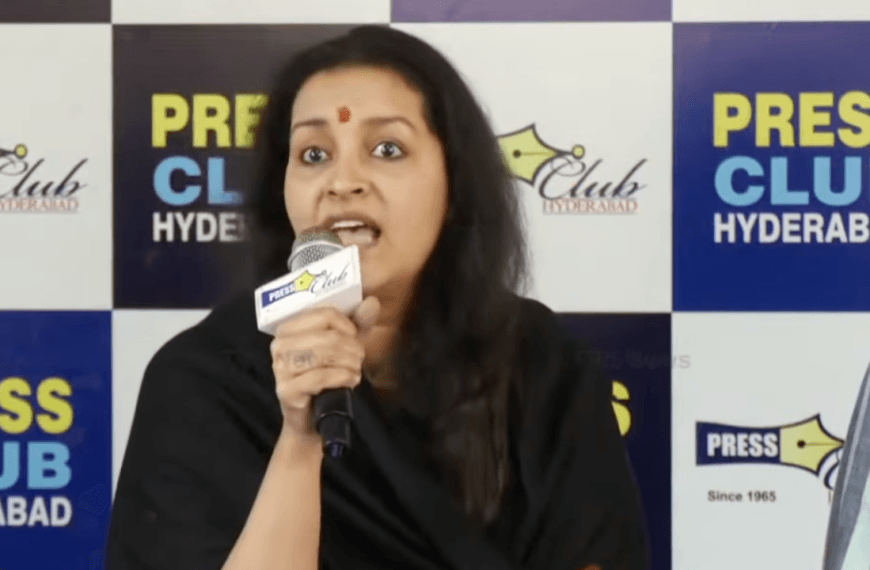 Renu Desai fires on assholes who are killing stray dogs