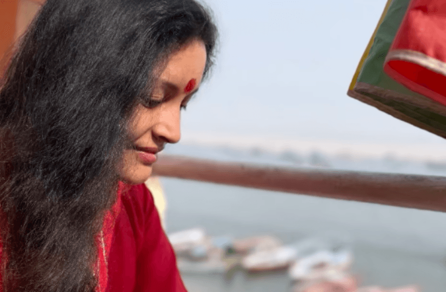 Renu Desai is enjoying her spiritual trip in kashi