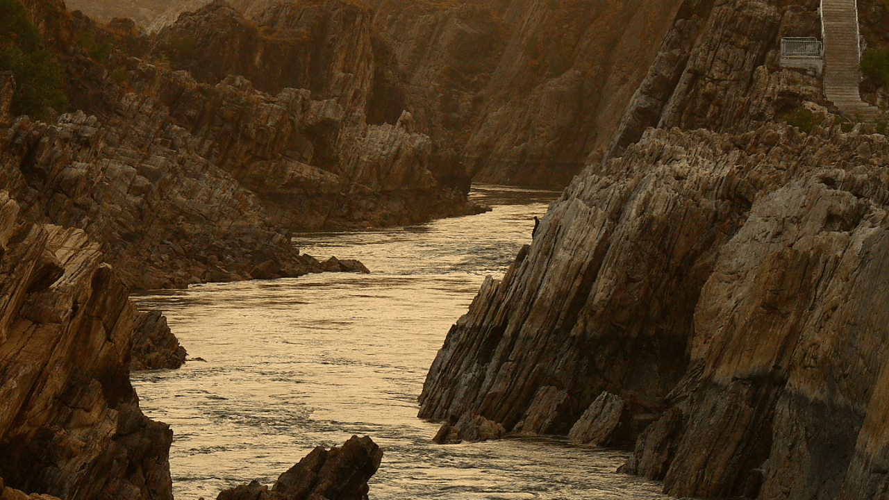 Why Narmada River flows in west direction